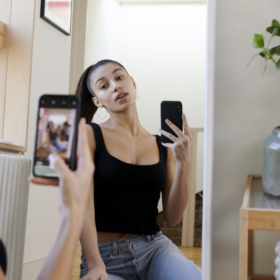 how to take a good selfie_young woman in ponytail