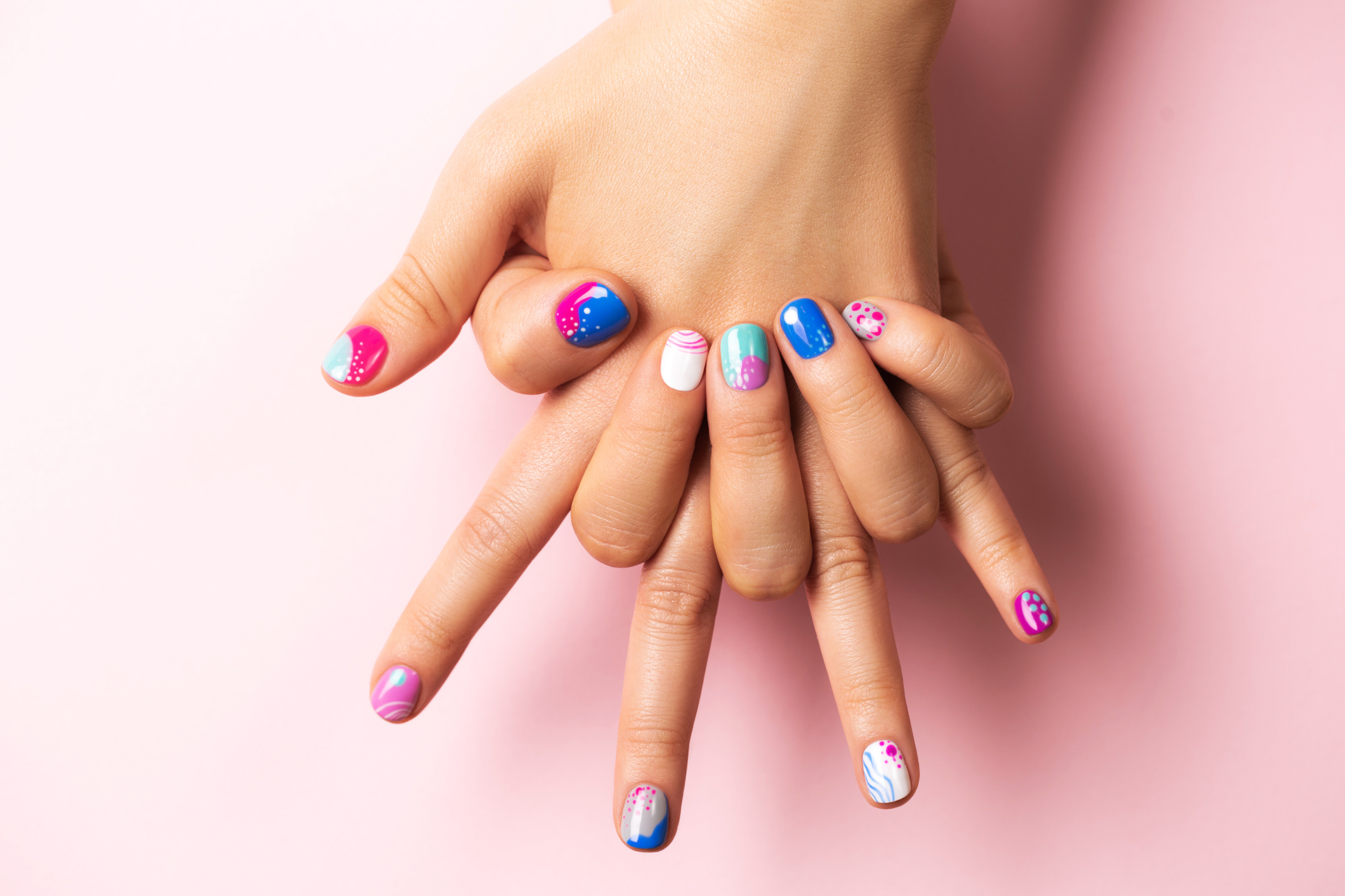 Make a manicure last longer_cover image_bright nail manicure|patterned nails_manicure tips||hand modeling manicure at the beach